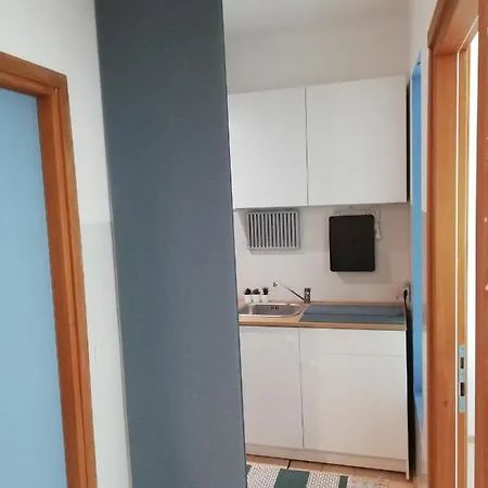 Lettera 22 إيفريا